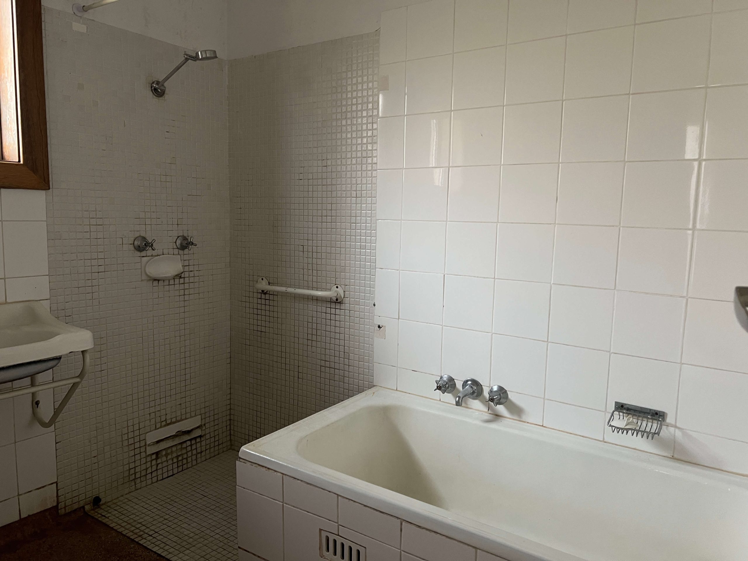 Bathroom 6 scaled