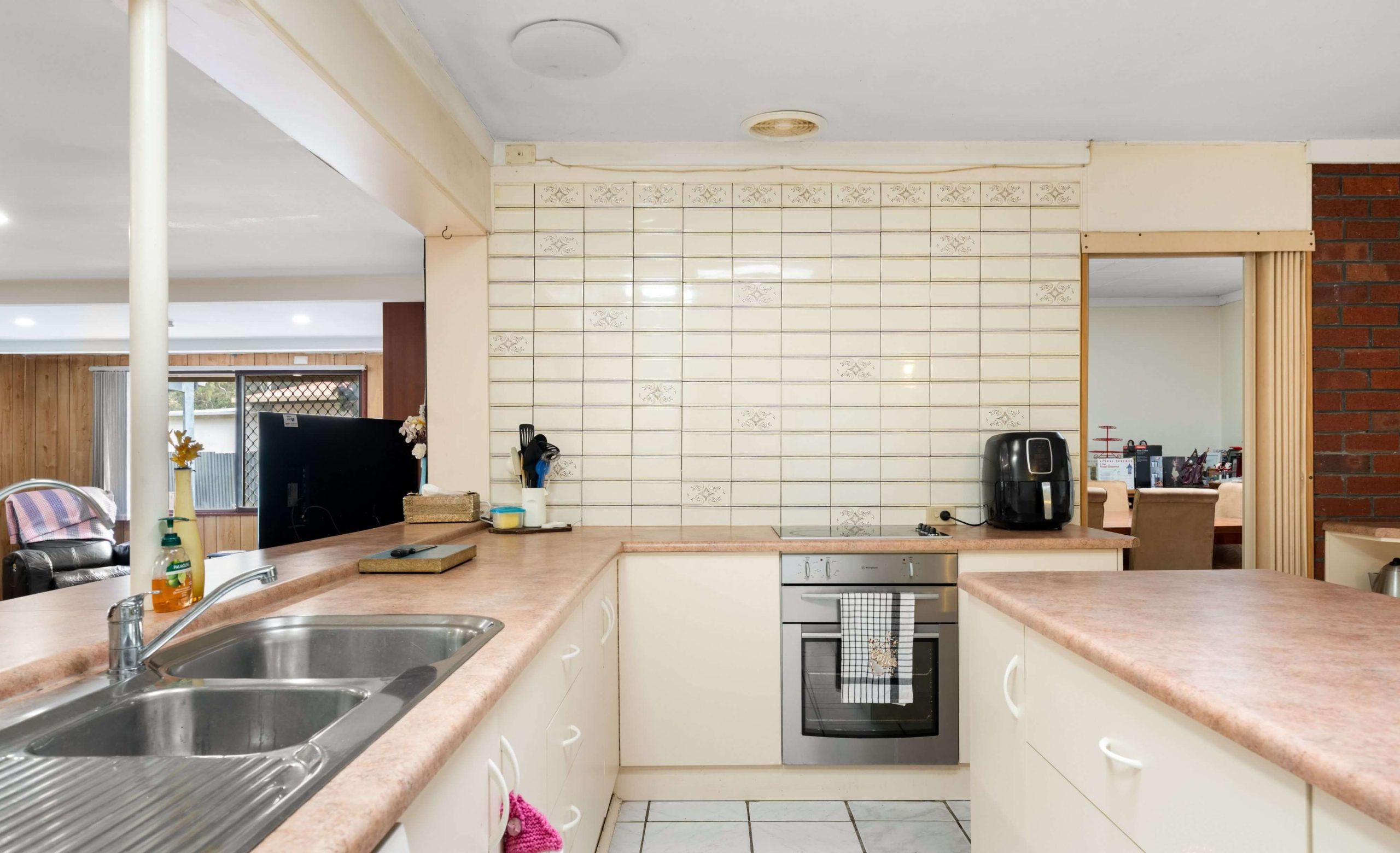4 Kitchen 1 scaled