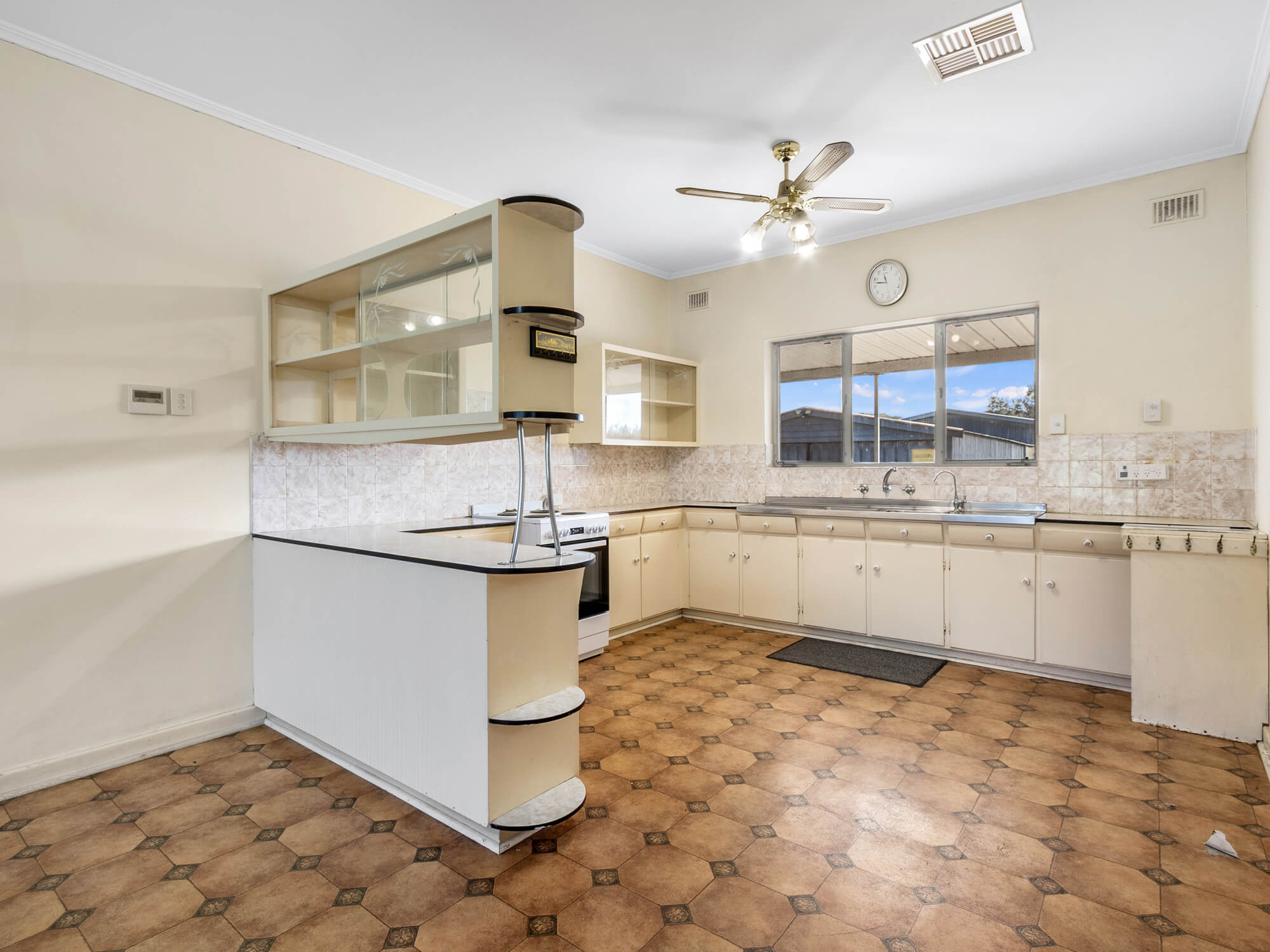6 Kitchen 1