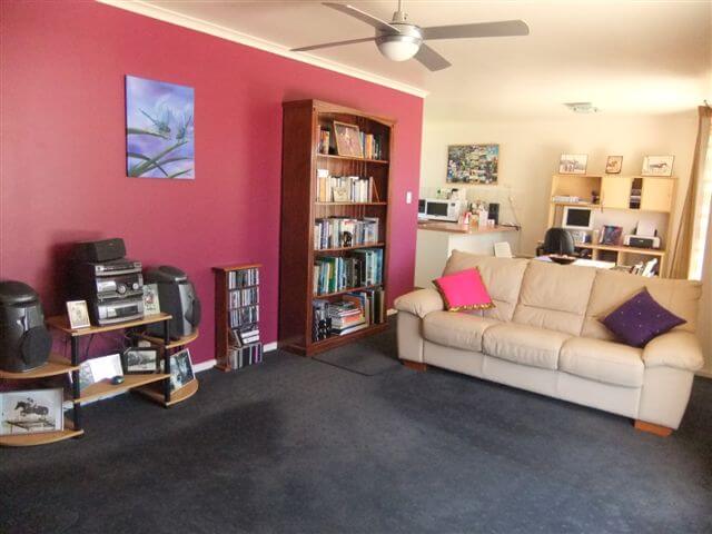 2 Lounge