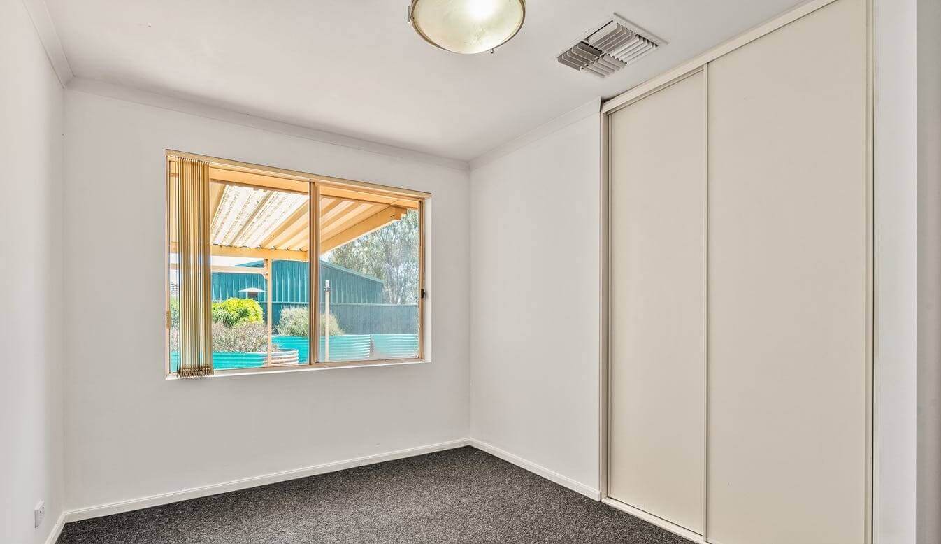 10 Bedroom 2