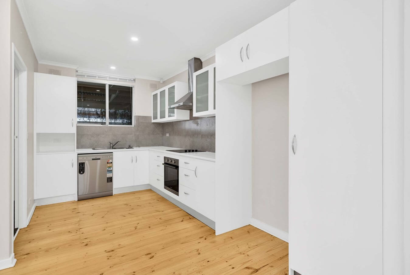 11 Kitchen 1