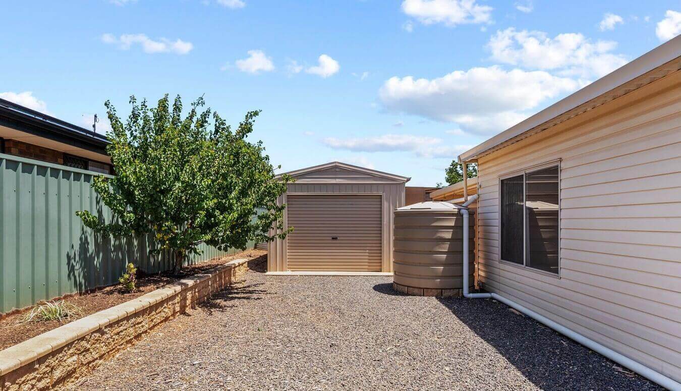 25 Garage
