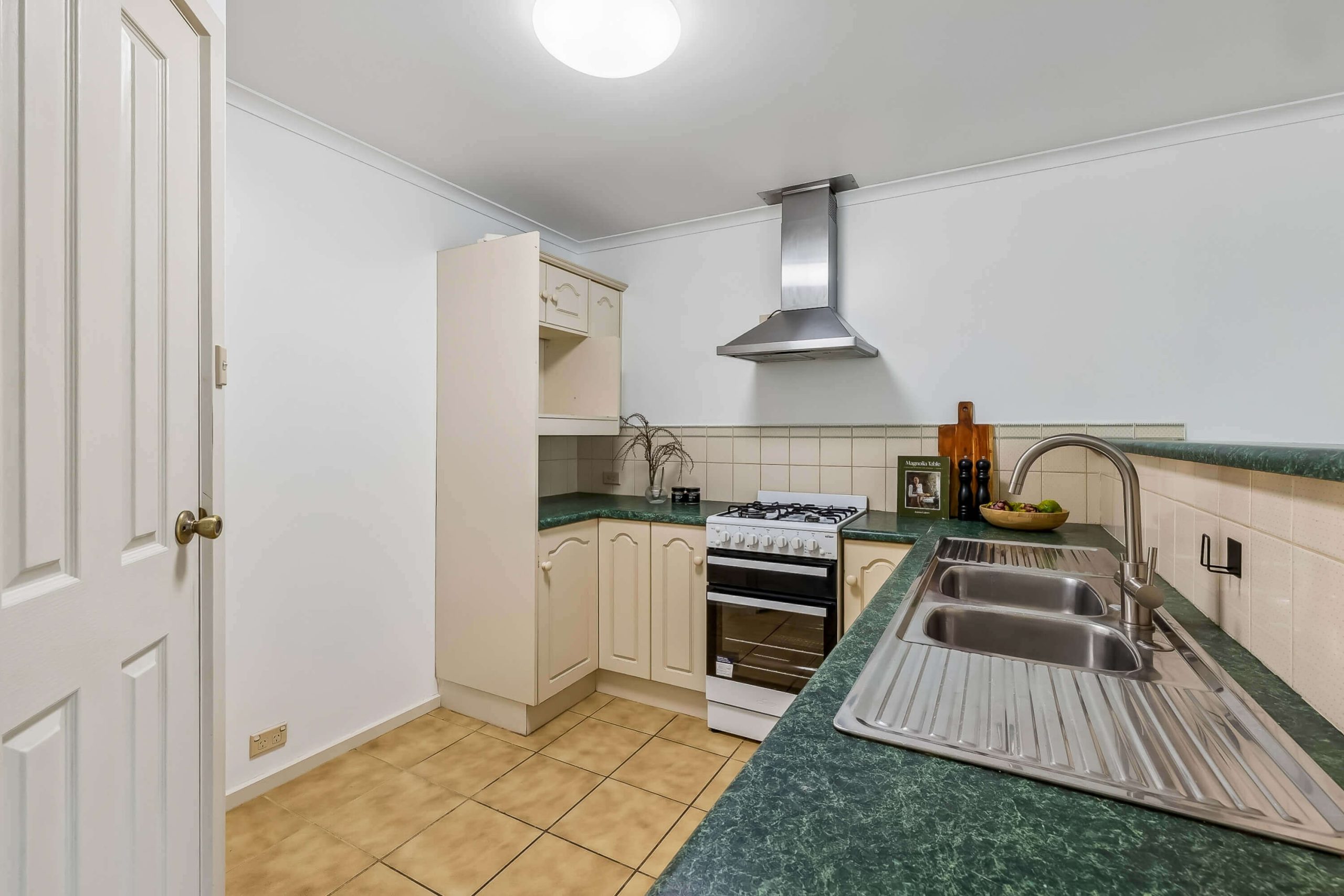 7 Kitchen 1 scaled