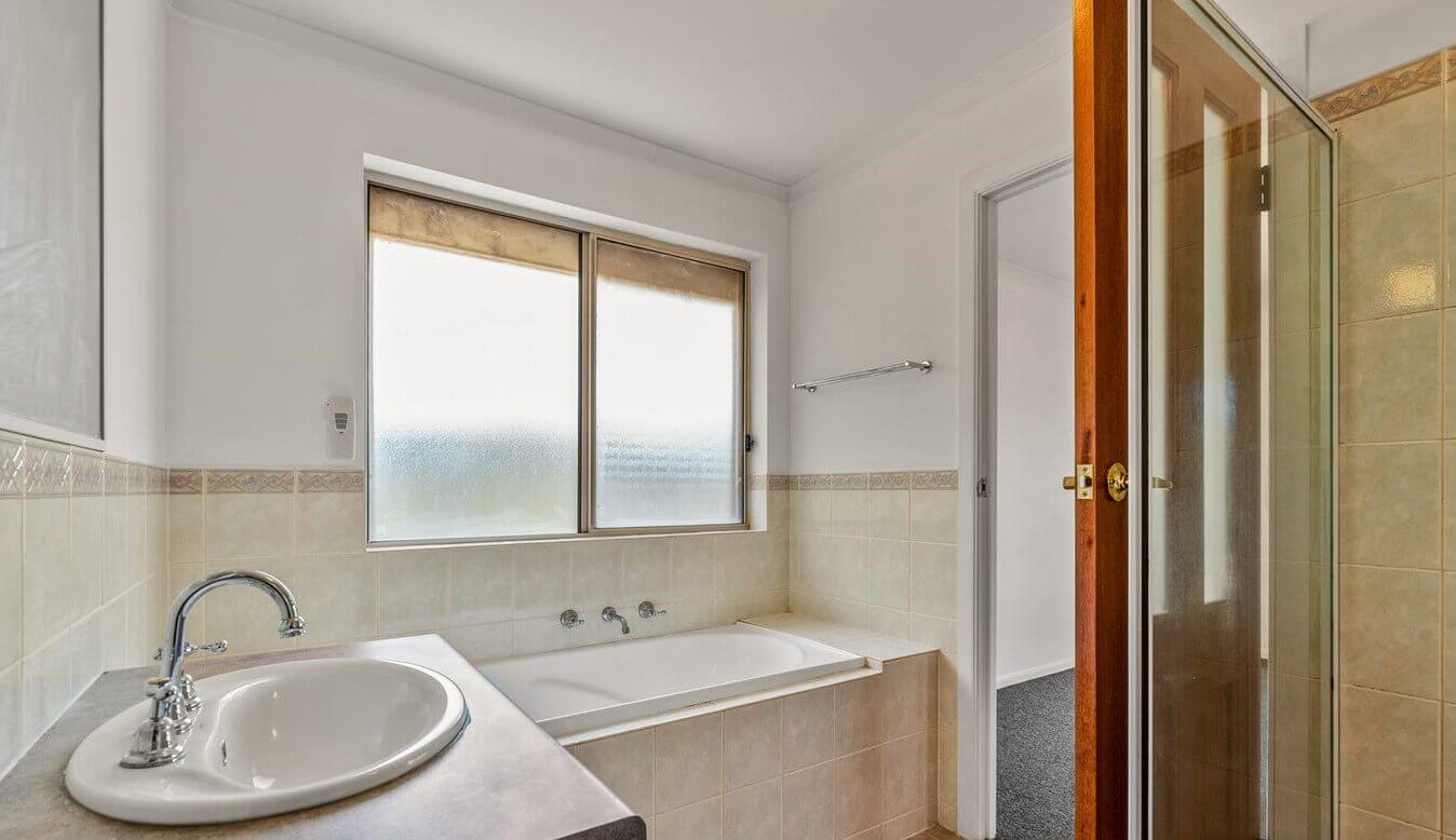 9 Bathroom