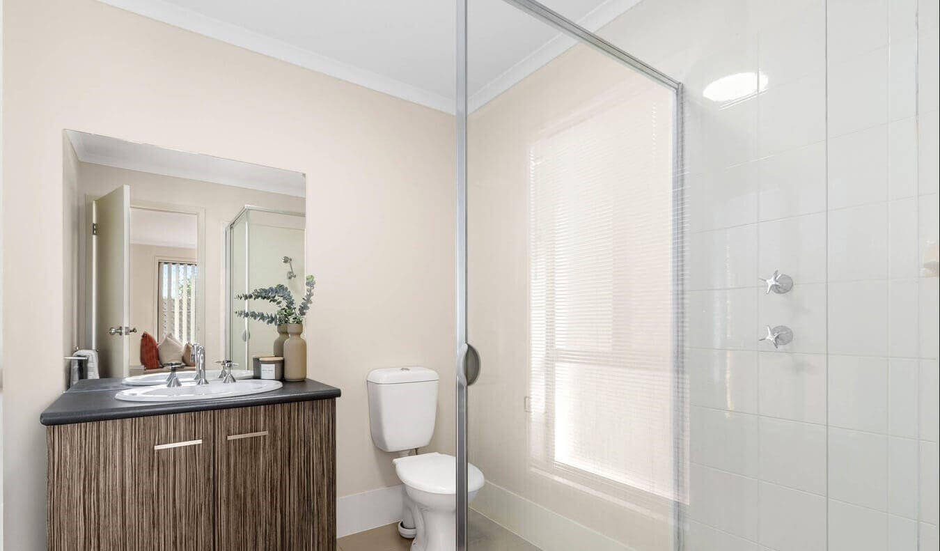 12 Ensuite